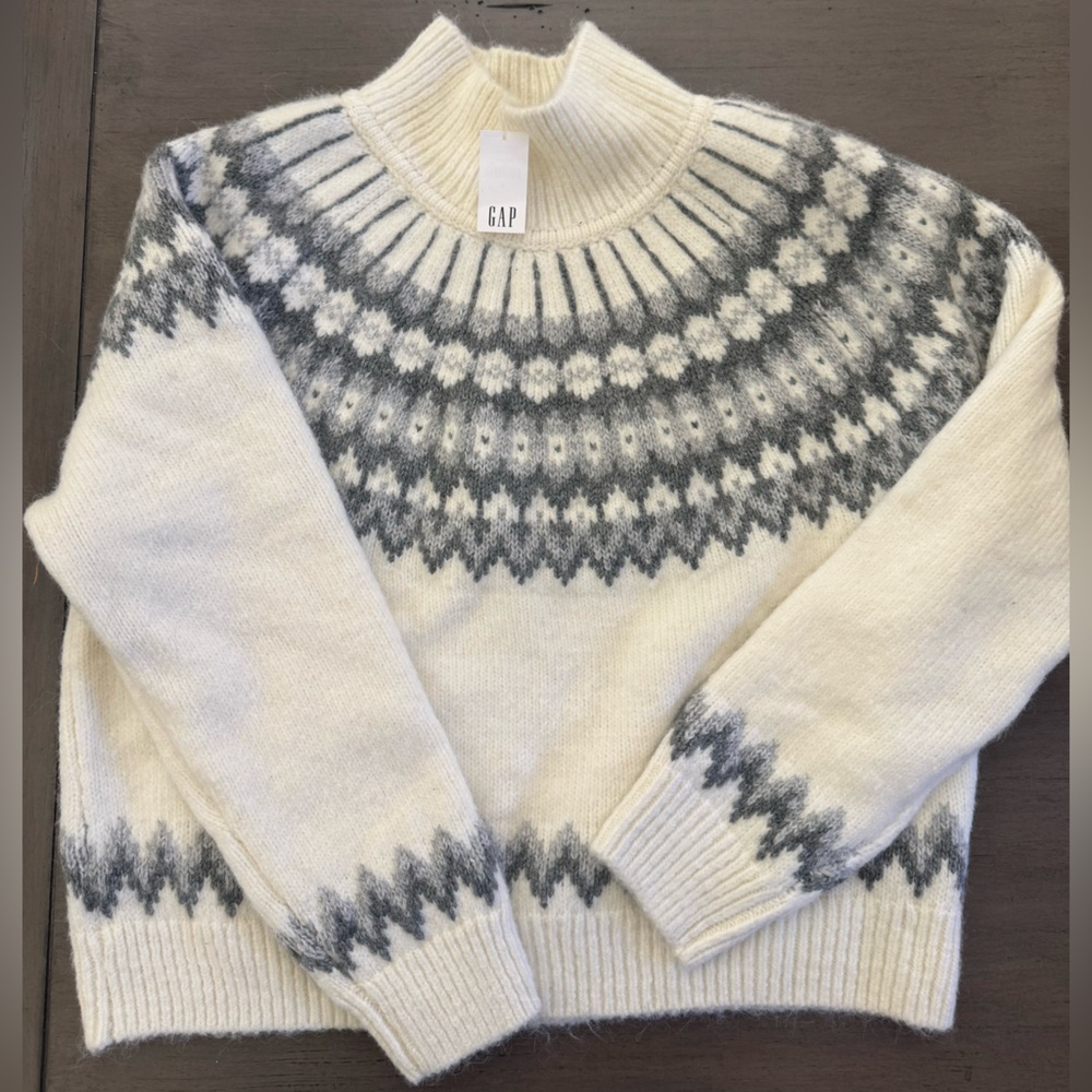 Cozy White and Gray Patterned Sweater - Picture 2 of 3